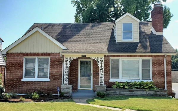 Charming family home in Boise, ID with a modern facade and spacious garage.