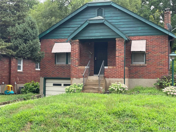 Charming family home in Boise, ID with a modern facade and spacious garage.